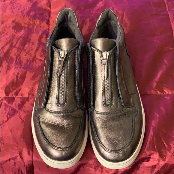 earth zane slip on sneaker